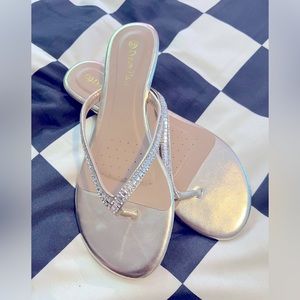 Dream Pairs Rhinestone Flip Flops